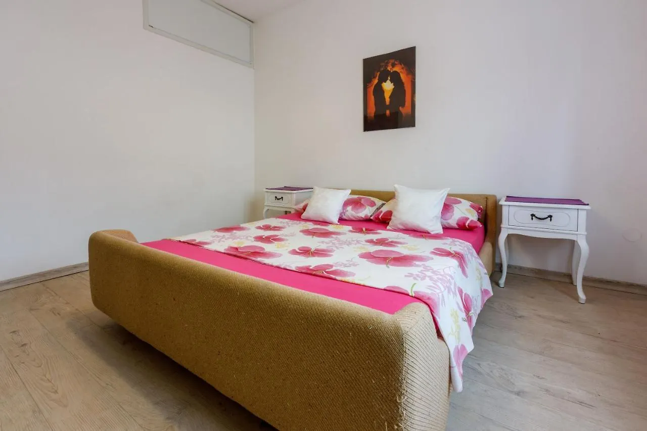 נובי ווינודולסקי Apartments Ledy